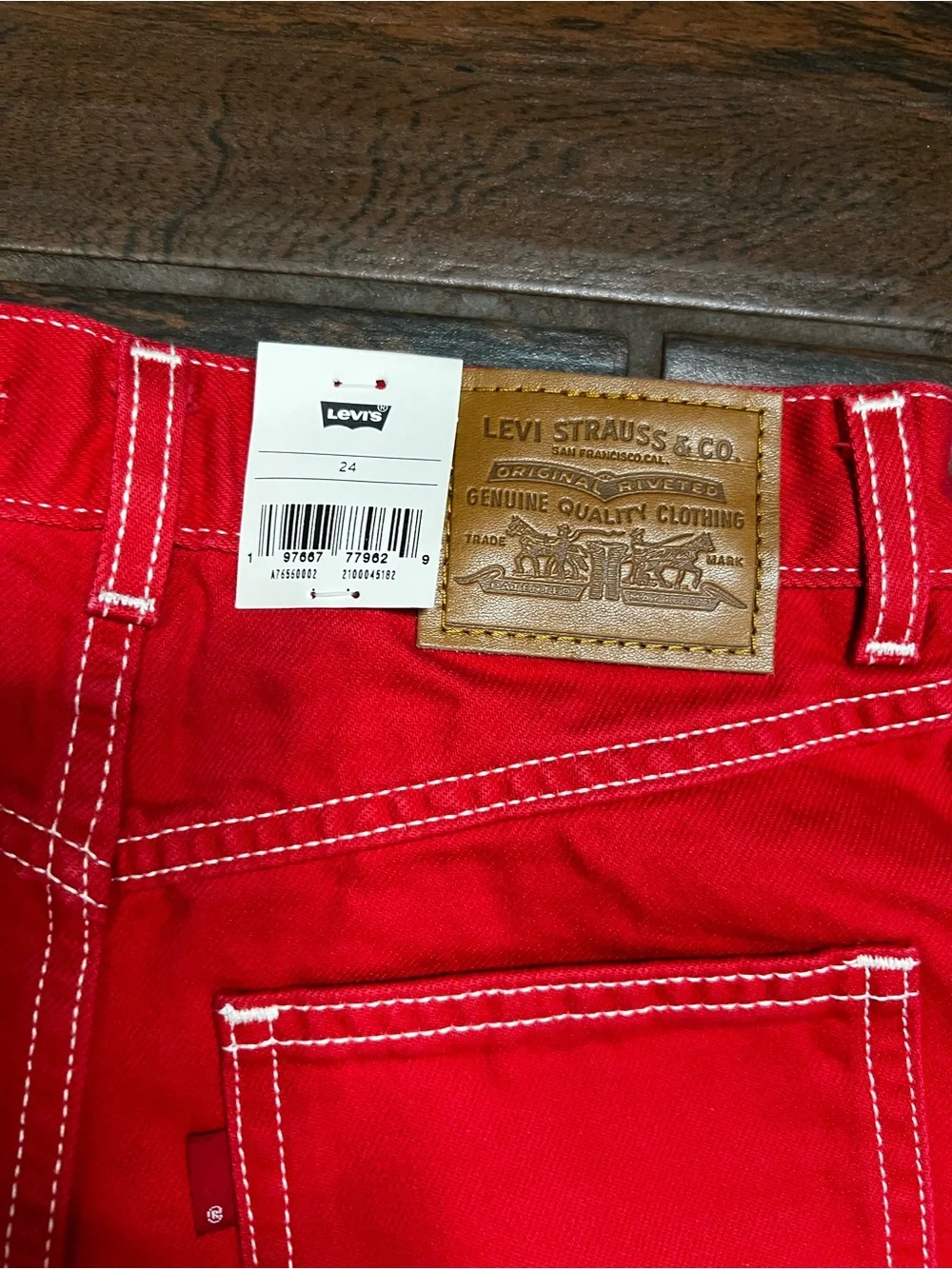 Levi’s Premium 80s Mom Shorts Denim Red Retro Size 24 High Rise